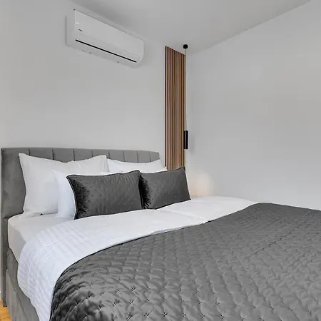 Easy Times 1 - Exklusiv * Makarska