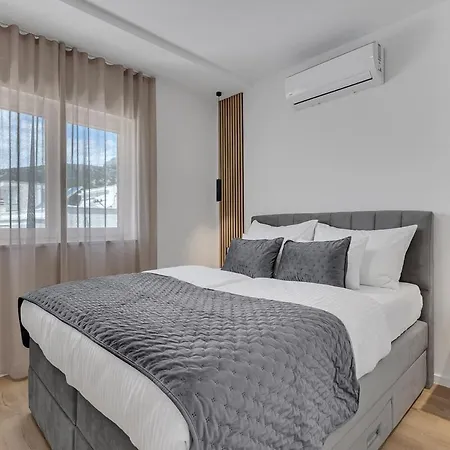 Easy Times 1 - Exklusiv * Makarska